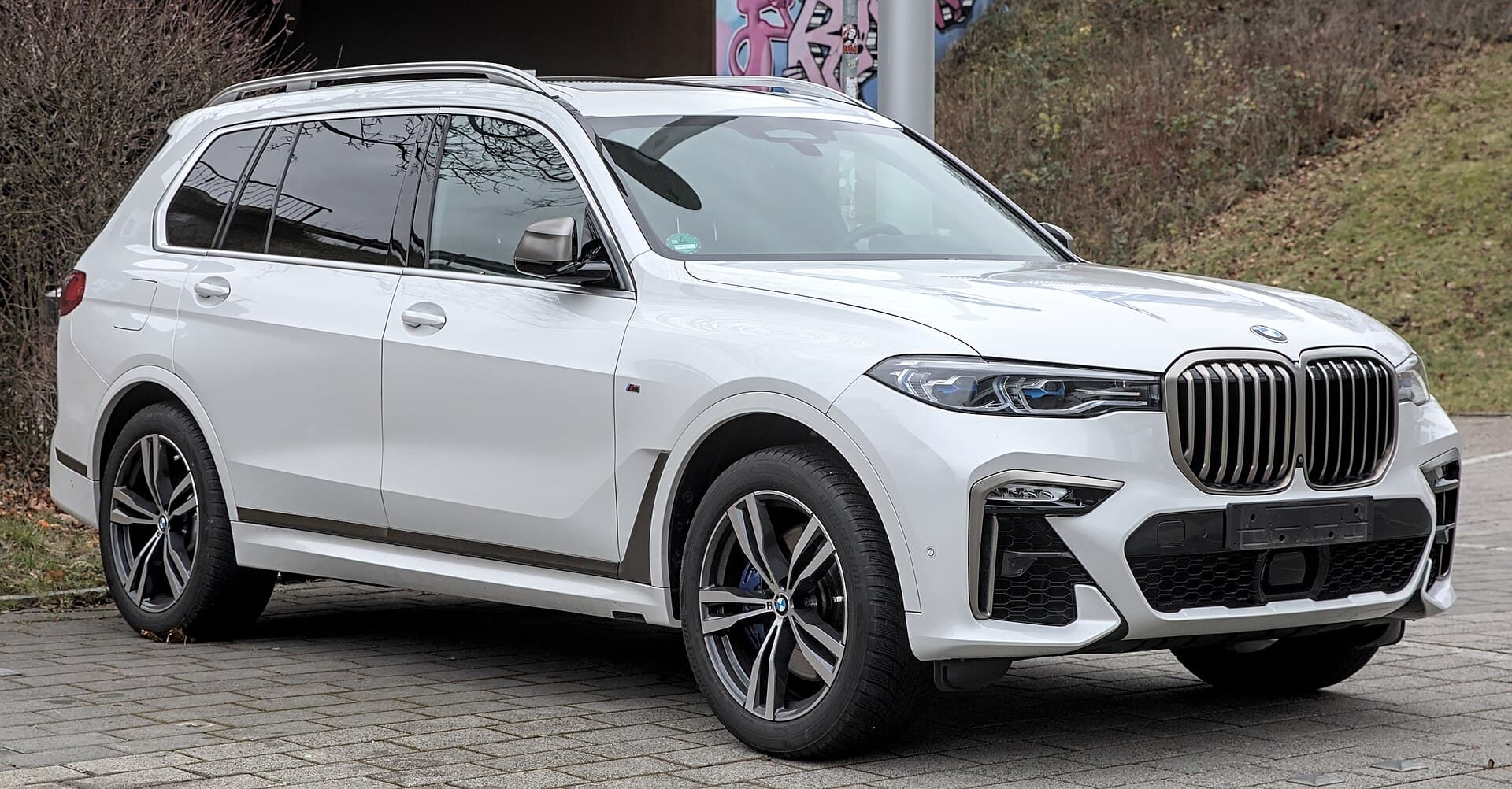 2025 BMW X7 — Mineral White Metallic