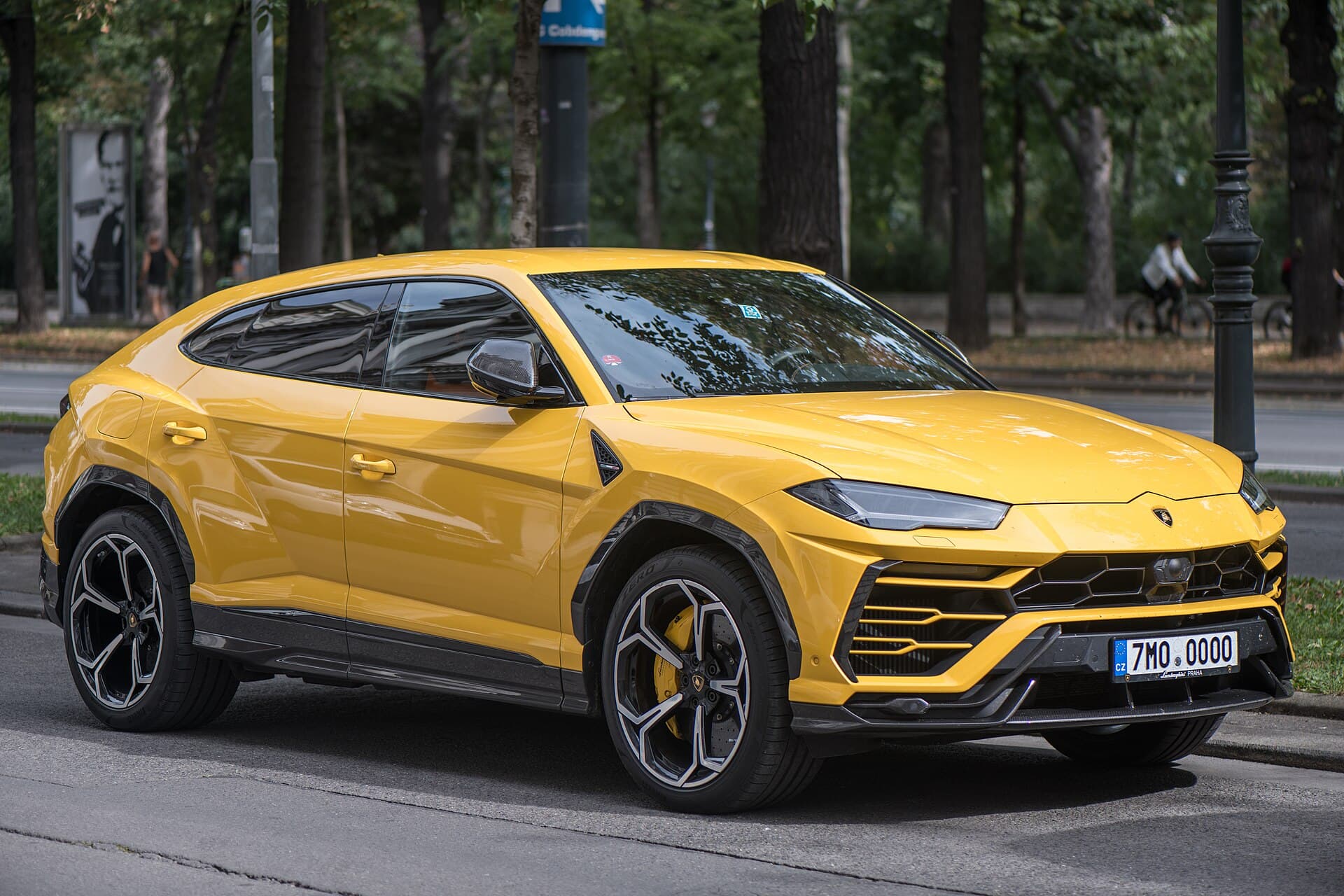 2023 Lamborghini Urus — Giallo Auge