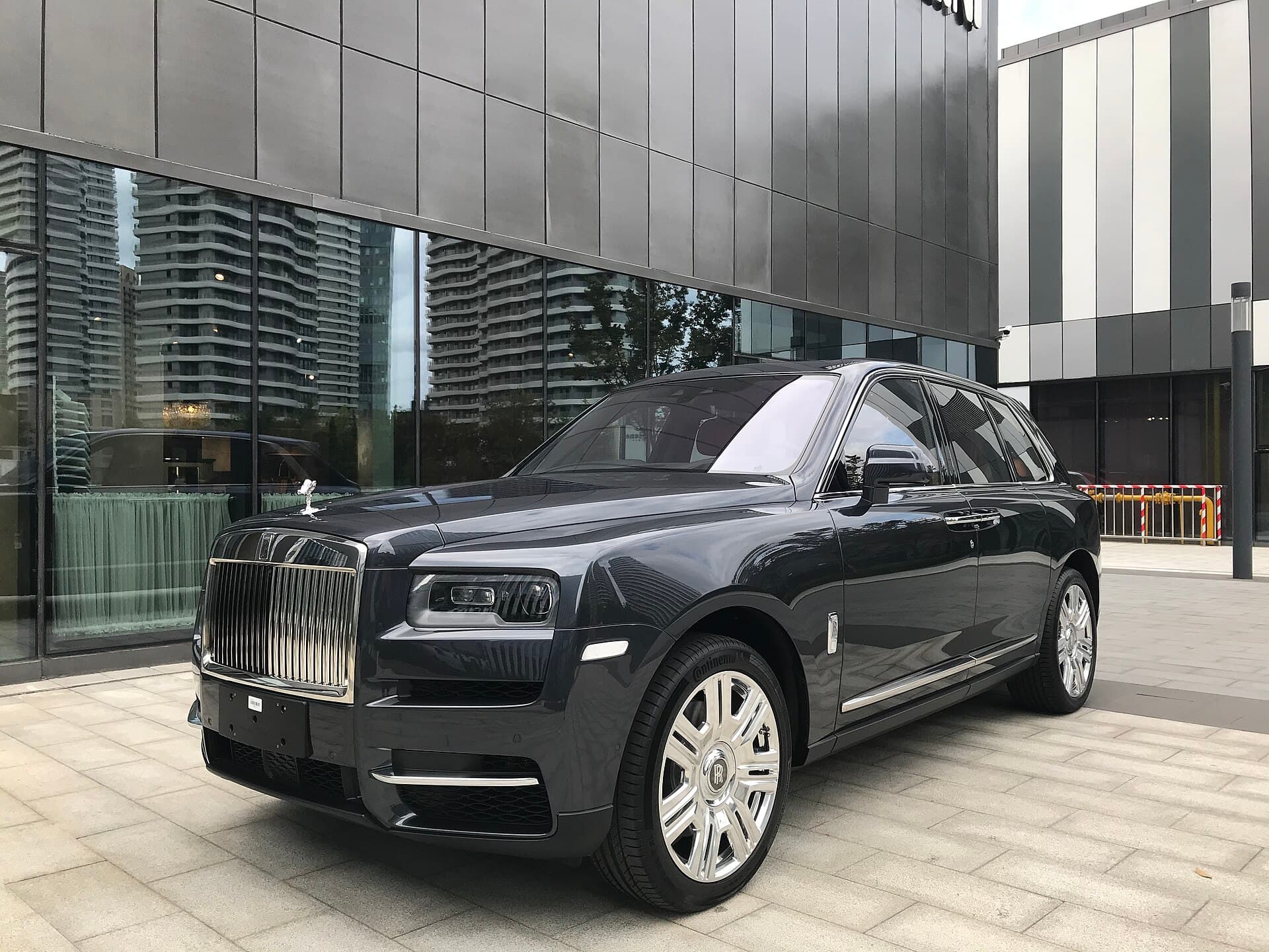 2023 Rolls-Royce Cullinan — Diamond Black