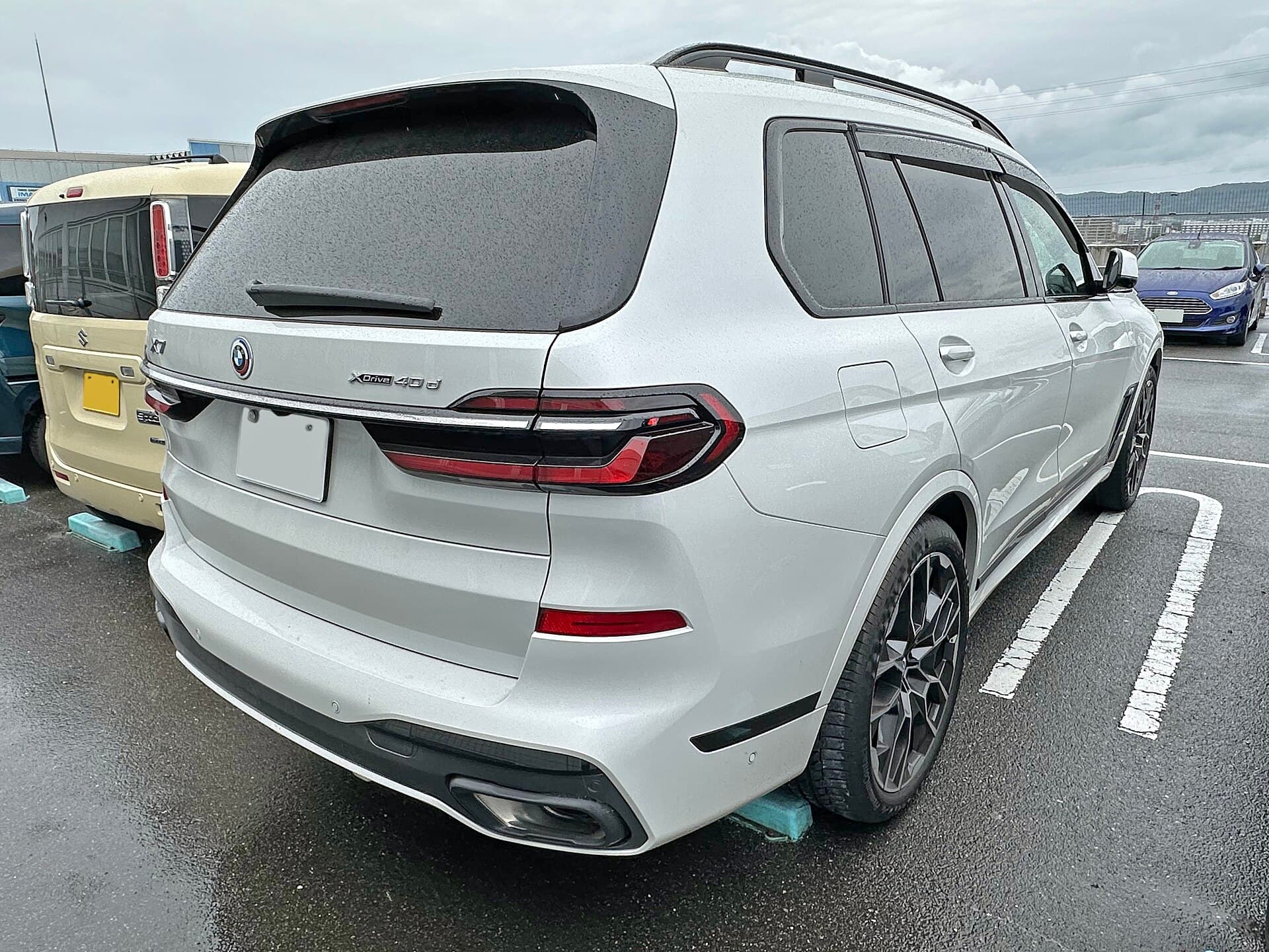 2025 BMW X7 M60i xDrive — Rear three-quarter