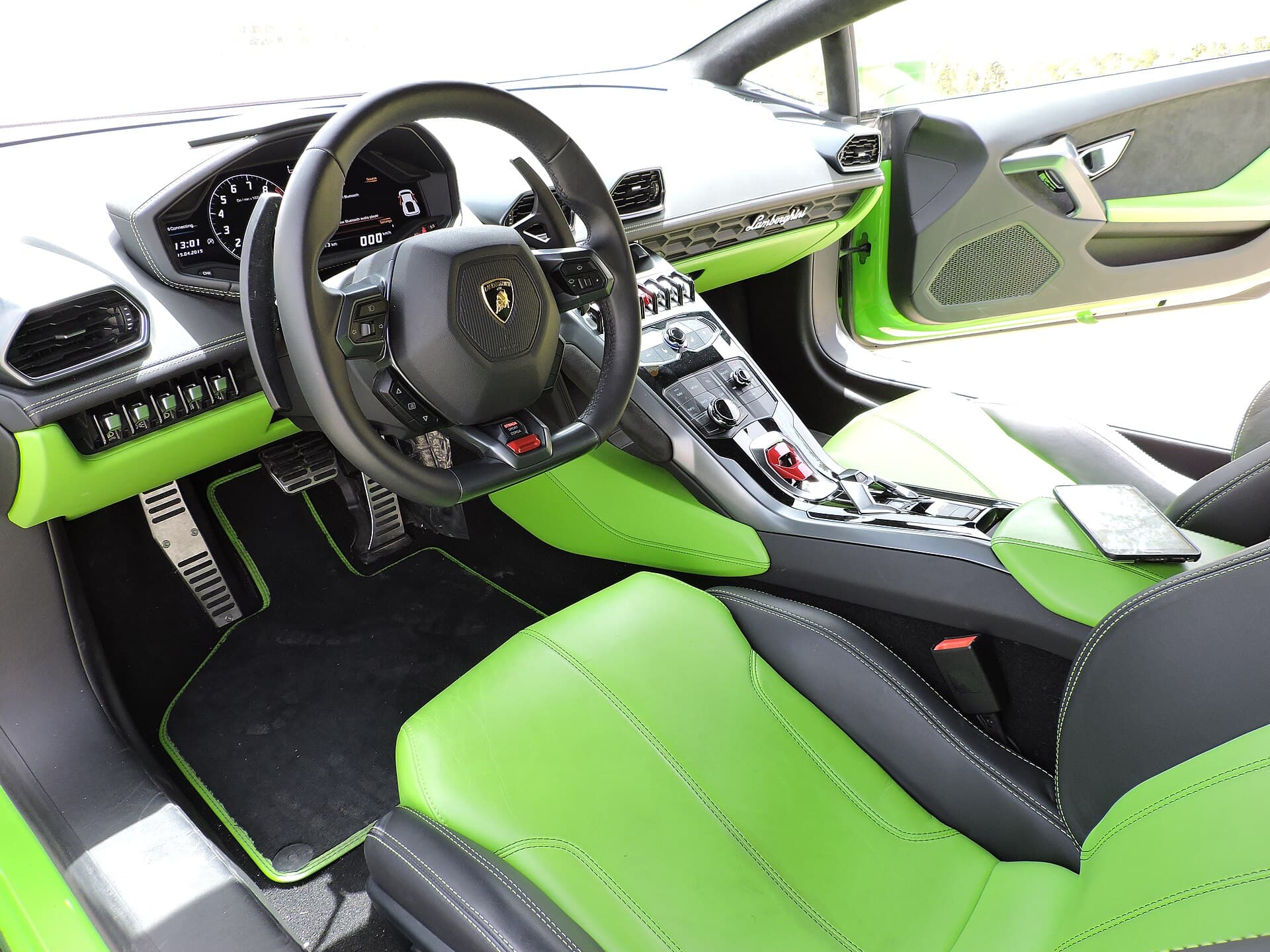 2022 Lamborghini Huracán EVO AWD — Interior