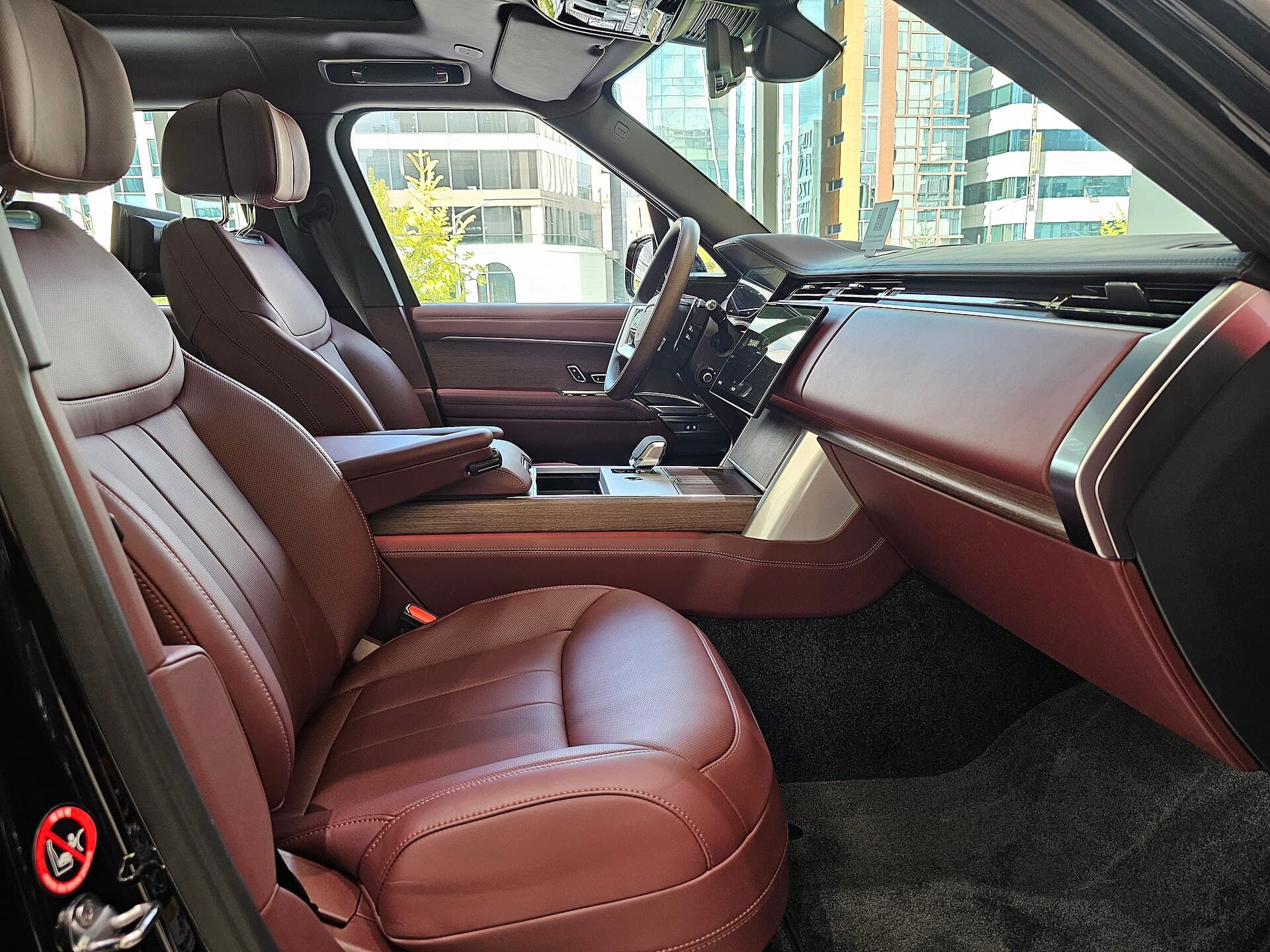 2024 Range Rover Range Rover P530 Autobiography LWB — Interior